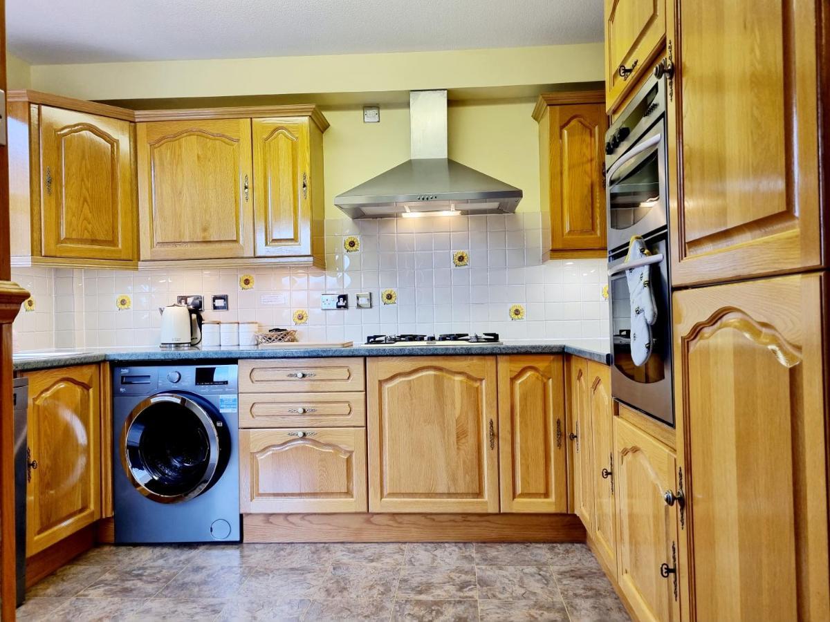 Inverness City 3 Bedroom House Free Parking Buitenkant foto