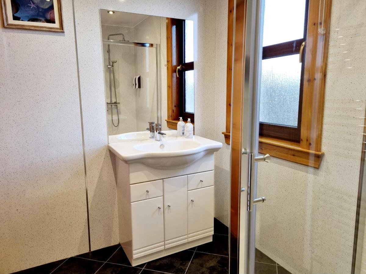 Inverness City 3 Bedroom House Free Parking Buitenkant foto