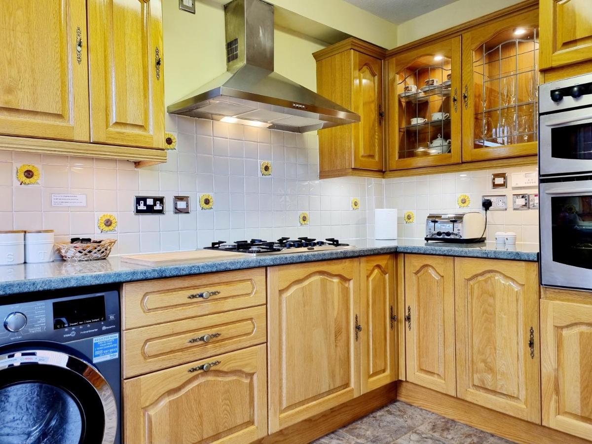 Inverness City 3 Bedroom House Free Parking Buitenkant foto