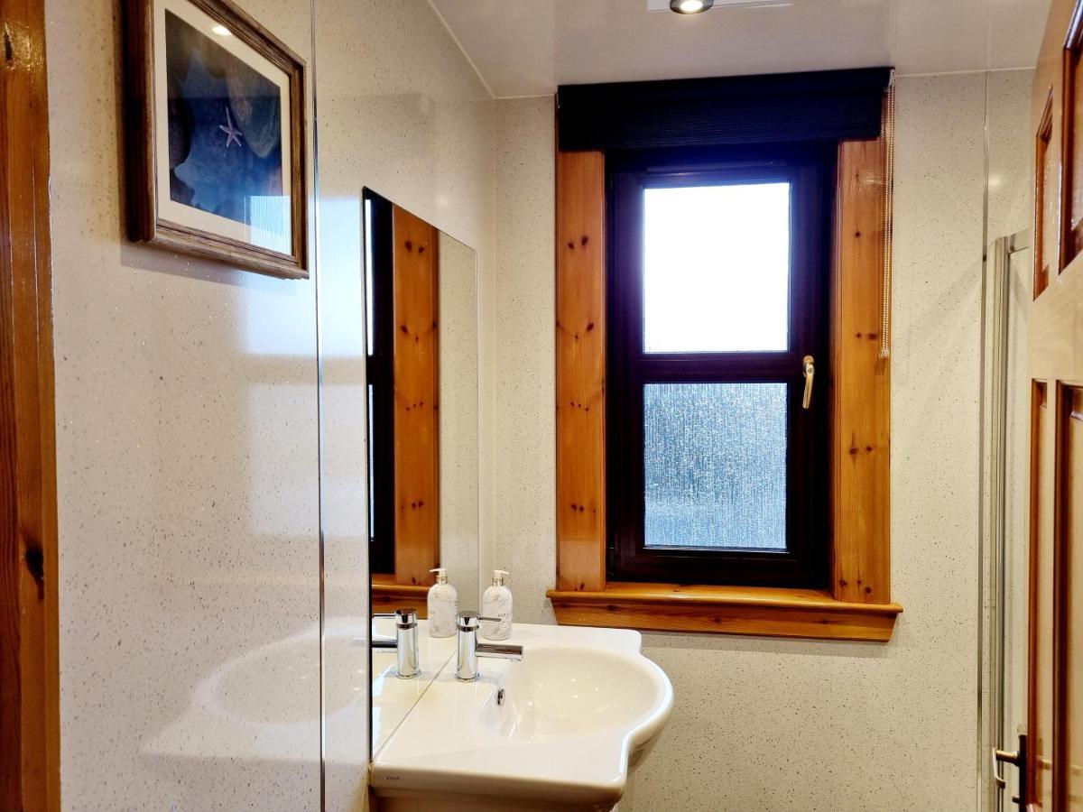 Inverness City 3 Bedroom House Free Parking Buitenkant foto