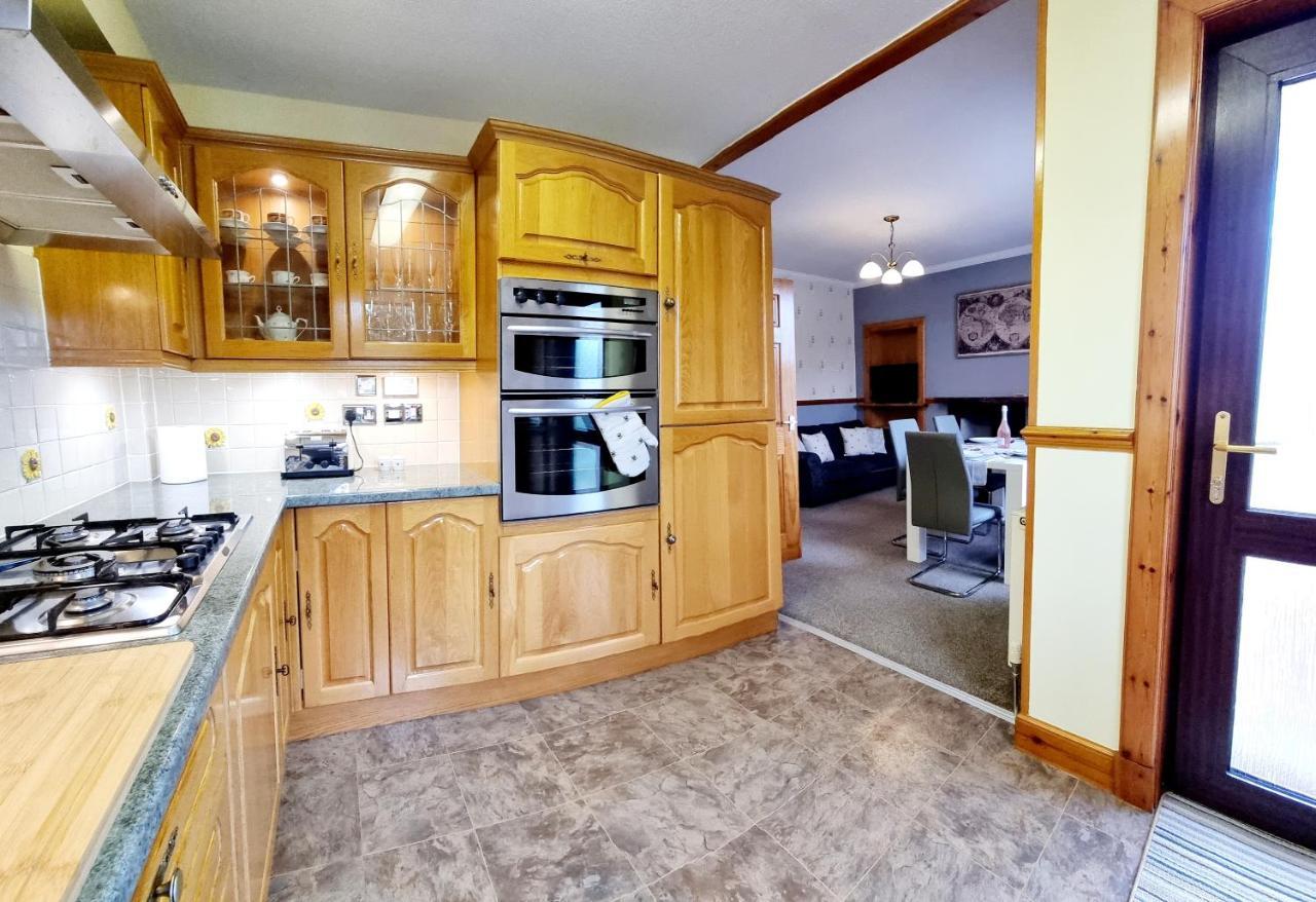Inverness City 3 Bedroom House Free Parking Buitenkant foto