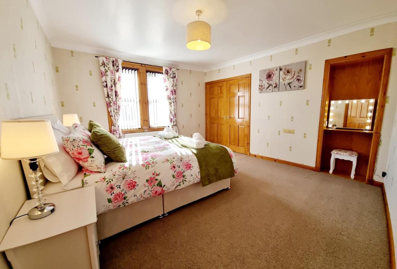 Inverness City 3 Bedroom House Free Parking Buitenkant foto