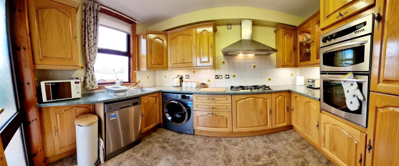 Inverness City 3 Bedroom House Free Parking Buitenkant foto